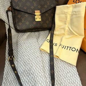 Louis Vuitton Monogram Shoulder Bag in Brown with Gold Hardware